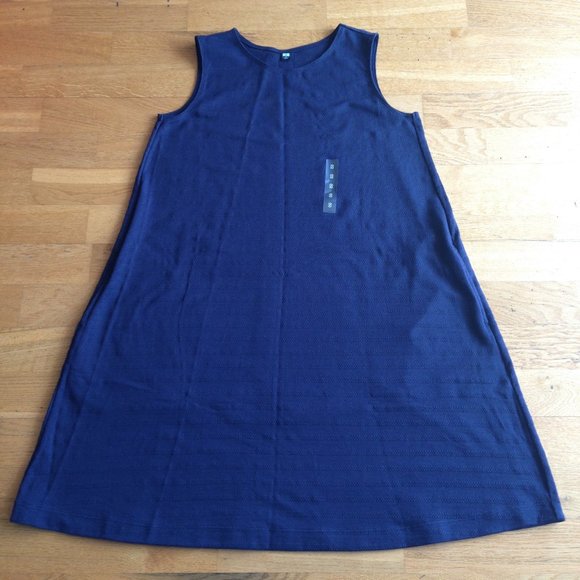 Uniqlo NWOT A-line Dress in navy color - Picture 2 of 6